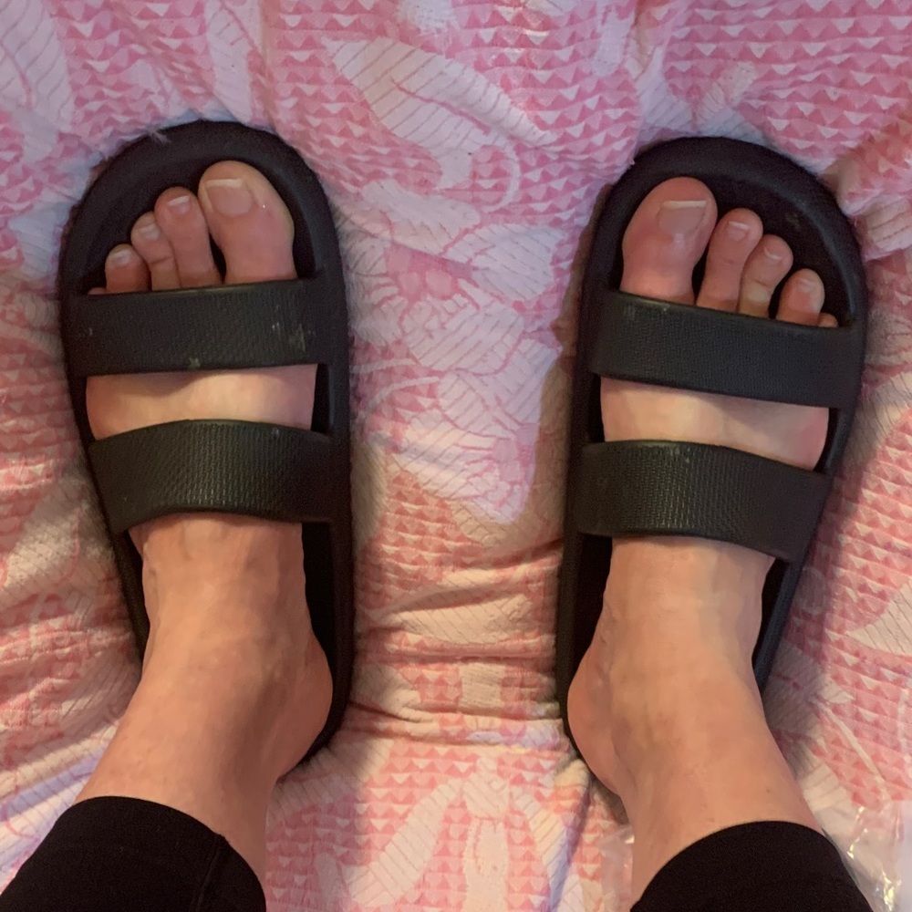 (L) “PINK BY VS” BLACK SLIDES- EUC